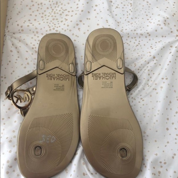 GOLD MICHAEL KORS SANDALS FROM MACYS size 8M. - Picture 2 of 4